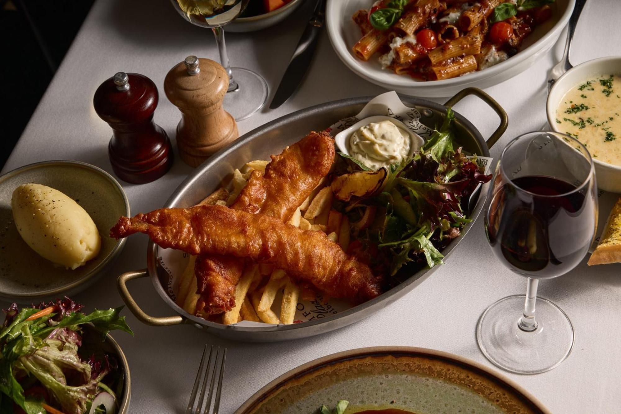 Stamford Plaza Melbourne Hotell Exteriör bild The photo showcases a beautifully arranged meal. In the foreground, there are two pieces of golden-battered fish served with crispy fries. Accompanying the fish is a small dollop of creamy sauce and a side salad, which has a mix of greens. Surroundin